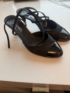 CHANEL Black Suede with Patent Black Cap-Toe Slingback Heels size 39